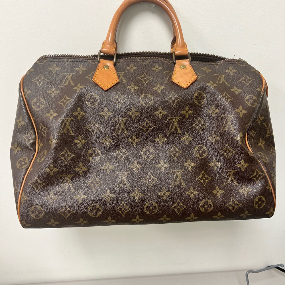 Louis Vuitton speedy 35 with lock and key no duster